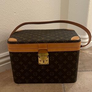 AUTHENTIC vintage Louis Vuitton Monogram Vanity Box with Gold Accents! 💛
